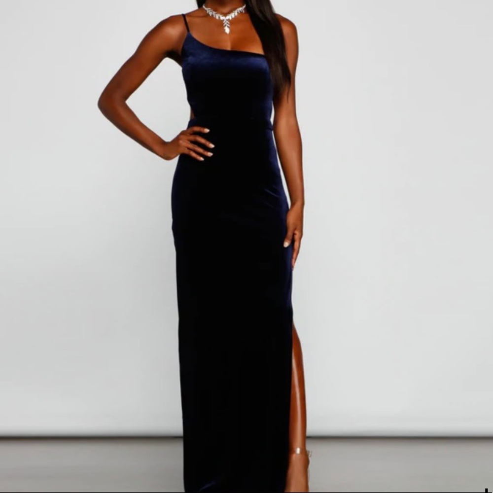 Windsor one shoulder velvet prom dress, navy, size L, never worn